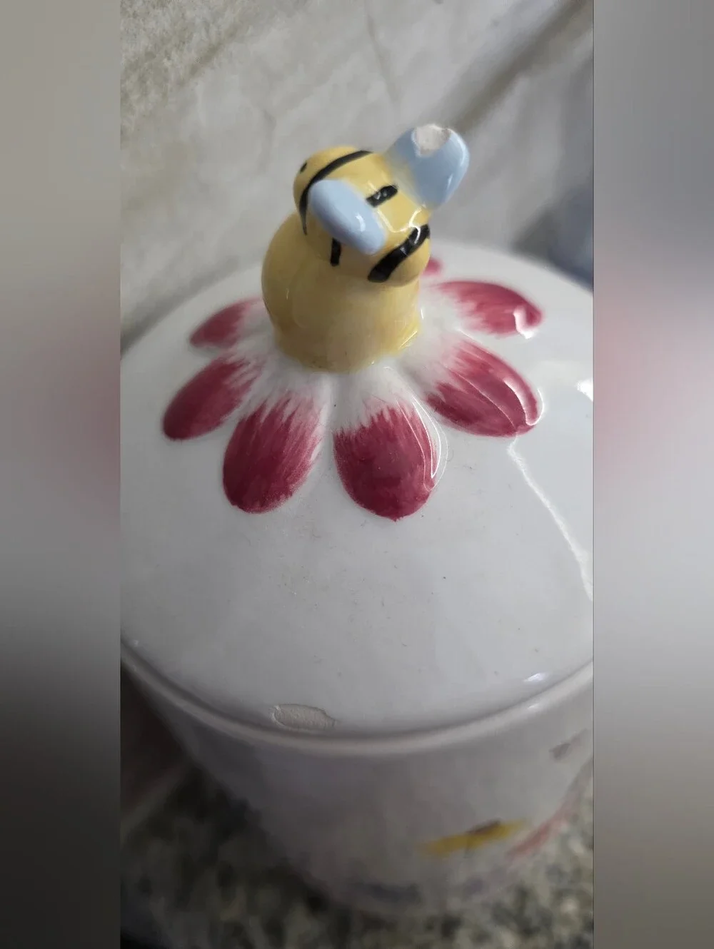 NWT Disney 7in Ceramic Winnie The Pooh Cotton Jar Among The Flowers Honey Bee